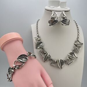 Vintage Sarah Coventry Wind Song Set Necklace Bracelet Earrings Leaves Silver